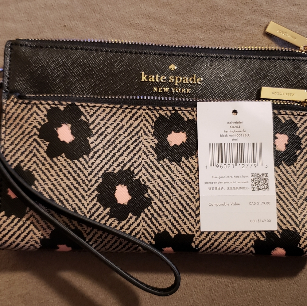 New with tags, Kate Spade, wristlet. Unique.